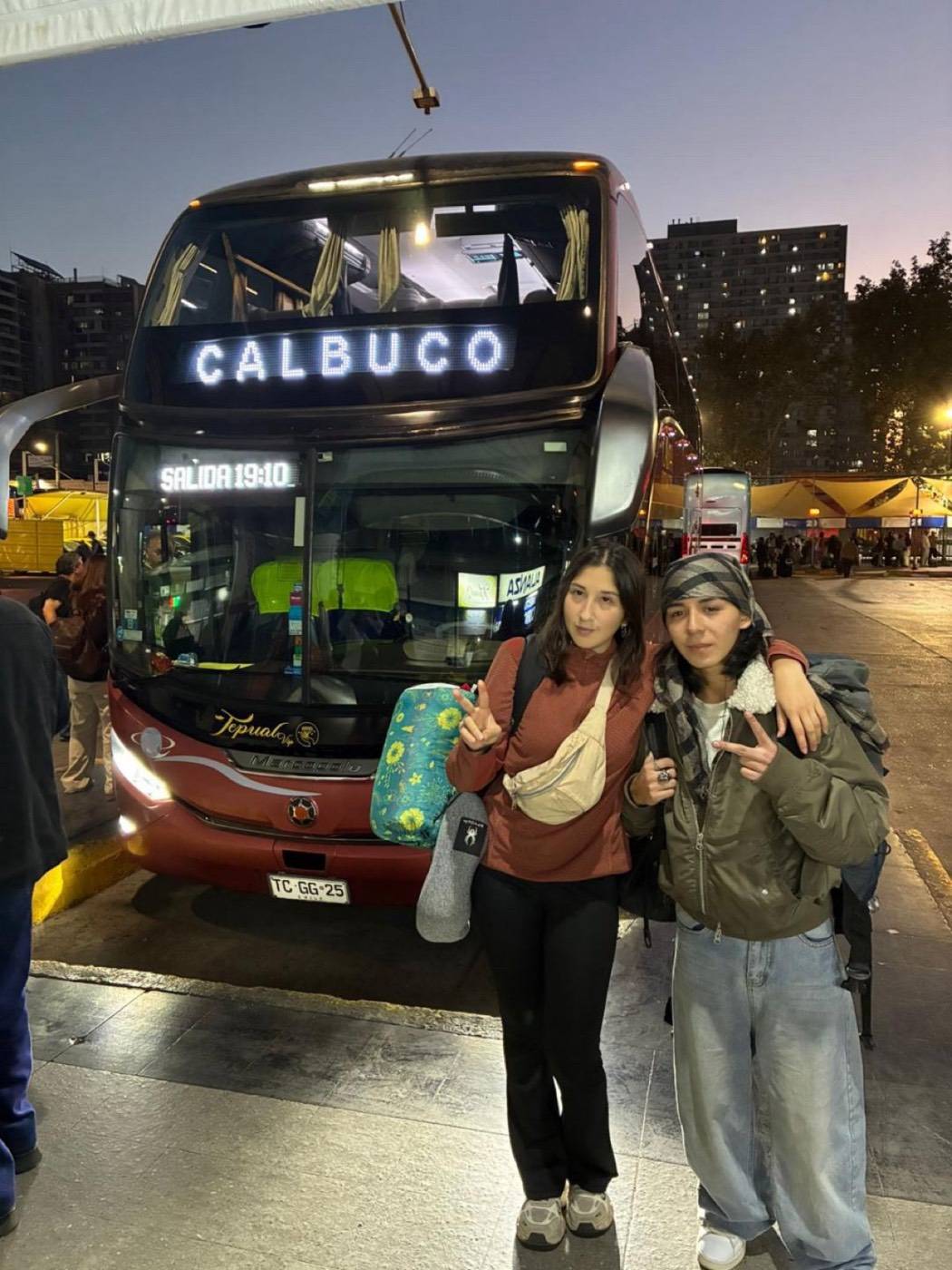 Danae y Benjamín antes de viajar a Fundación Katalapi